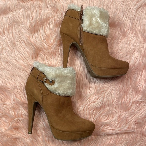 GBG Guess Tan High Heel Ankle Booties White Fur & Buckle Accent Heeled‎ Boots - Picture 5 of 9